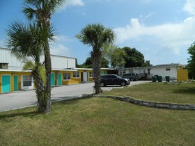 Tropizar Motel