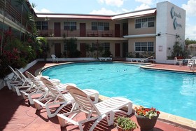 Beach & Town Motel