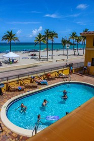 Hollywood Sands Resort
