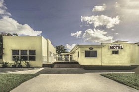 Waveland Motel