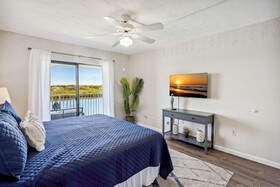 Bayshore Yacht & Tennis Club Luxury Condominiums