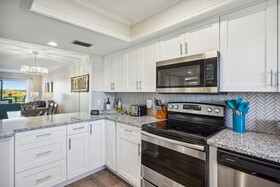 Bayshore Yacht & Tennis Club Luxury Condominiums