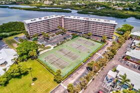 Bayshore Yacht & Tennis Club Luxury Condominiums