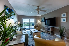 Bayshore Yacht & Tennis Club Luxury Condominiums