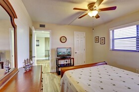 Bayshore Yacht & Tennis Club Luxury Condominiums