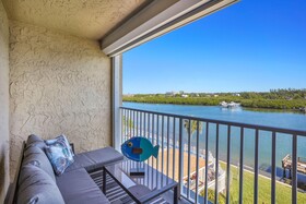 Bayshore Yacht & Tennis Club Luxury Condominiums