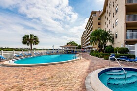 Bayshore Yacht & Tennis Club Luxury Condominiums