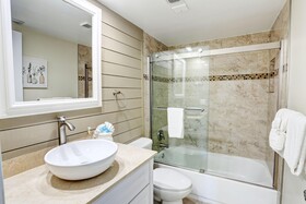 Bayshore Yacht & Tennis Club Luxury Condominiums