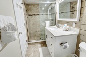 Bayshore Yacht & Tennis Club Luxury Condominiums