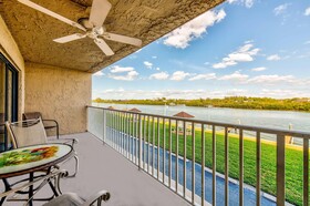 Bayshore Yacht & Tennis Club Luxury Condominiums