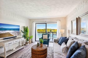 Bayshore Yacht & Tennis Club Luxury Condominiums