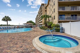 Bayshore Yacht & Tennis Club Luxury Condominiums