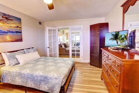 Bayshore Yacht & Tennis Club Luxury Condominiums