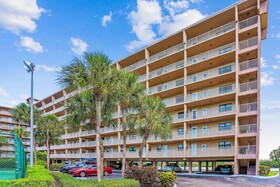 Bayshore Yacht & Tennis Club Luxury Condominiums