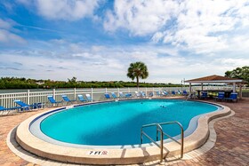 Bayshore Yacht & Tennis Club Luxury Condominiums