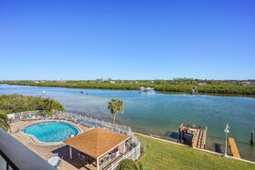 Bayshore Yacht & Tennis Club Luxury Condominiums