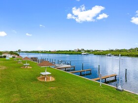 Bayshore Yacht & Tennis Club Luxury Condominiums