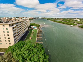 Bayshore Yacht & Tennis Club Luxury Condominiums