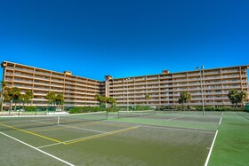Bayshore Yacht & Tennis Club Luxury Condominiums
