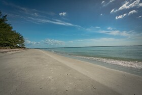 Bayshore Yacht & Tennis Club Luxury Condominiums