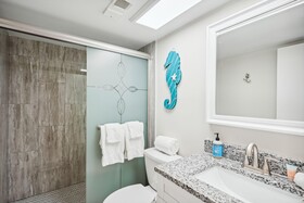 Bayshore Yacht & Tennis Club Luxury Condominiums