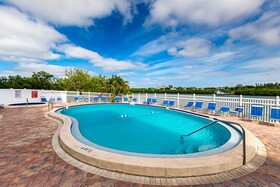 Bayshore Yacht & Tennis Club Luxury Condominiums