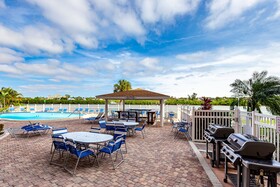 Bayshore Yacht & Tennis Club Luxury Condominiums