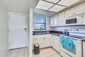 Bayshore Yacht & Tennis Club Luxury Condominiums