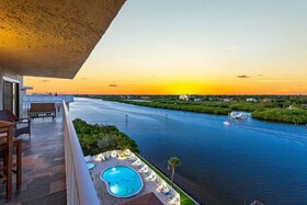 Bayshore Yacht & Tennis Club Luxury Condominiums