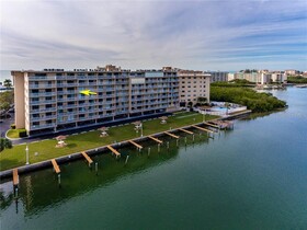 Bayshore Yacht & Tennis Club Luxury Condominiums
