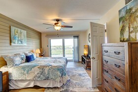 Bayshore Yacht & Tennis Club Luxury Condominiums