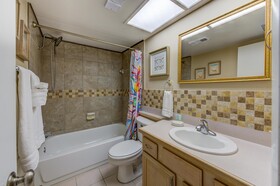 Bayshore Yacht & Tennis Club Luxury Condominiums