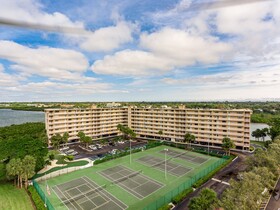 Bayshore Yacht & Tennis Club Luxury Condominiums