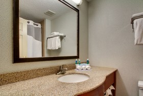 Holiday Inn Express & Suites Jacksonville SE- Med Ctr Area
