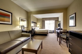 Holiday Inn Express & Suites Jacksonville SE- Med Ctr Area