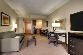Holiday Inn Express & Suites Jacksonville SE- Med Ctr Area