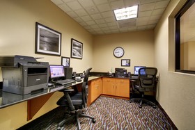 Holiday Inn Express & Suites Jacksonville SE- Med Ctr Area
