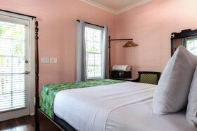 Frances Street Bottle Inn