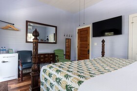 Frances Street Bottle Inn