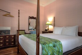 Frances Street Bottle Inn