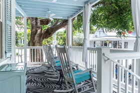 Frances Street Bottle Inn