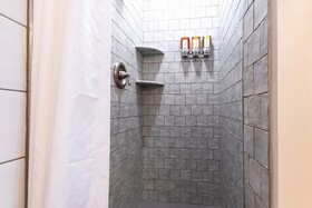 Frances Street Bottle Inn