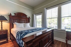 Frances Street Bottle Inn