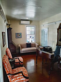 Frances Street Bottle Inn