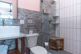 Frances Street Bottle Inn