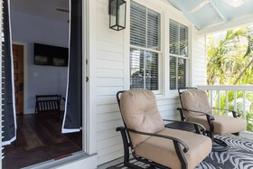 Frances Street Bottle Inn