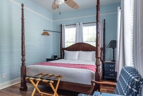 Frances Street Bottle Inn