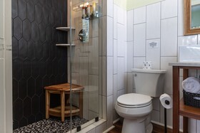 Frances Street Bottle Inn