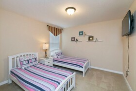 Marcus 6 Bedroom Villa by Redawning