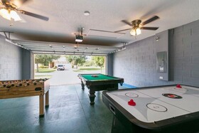 Marcus 6 Bedroom Villa by Redawning